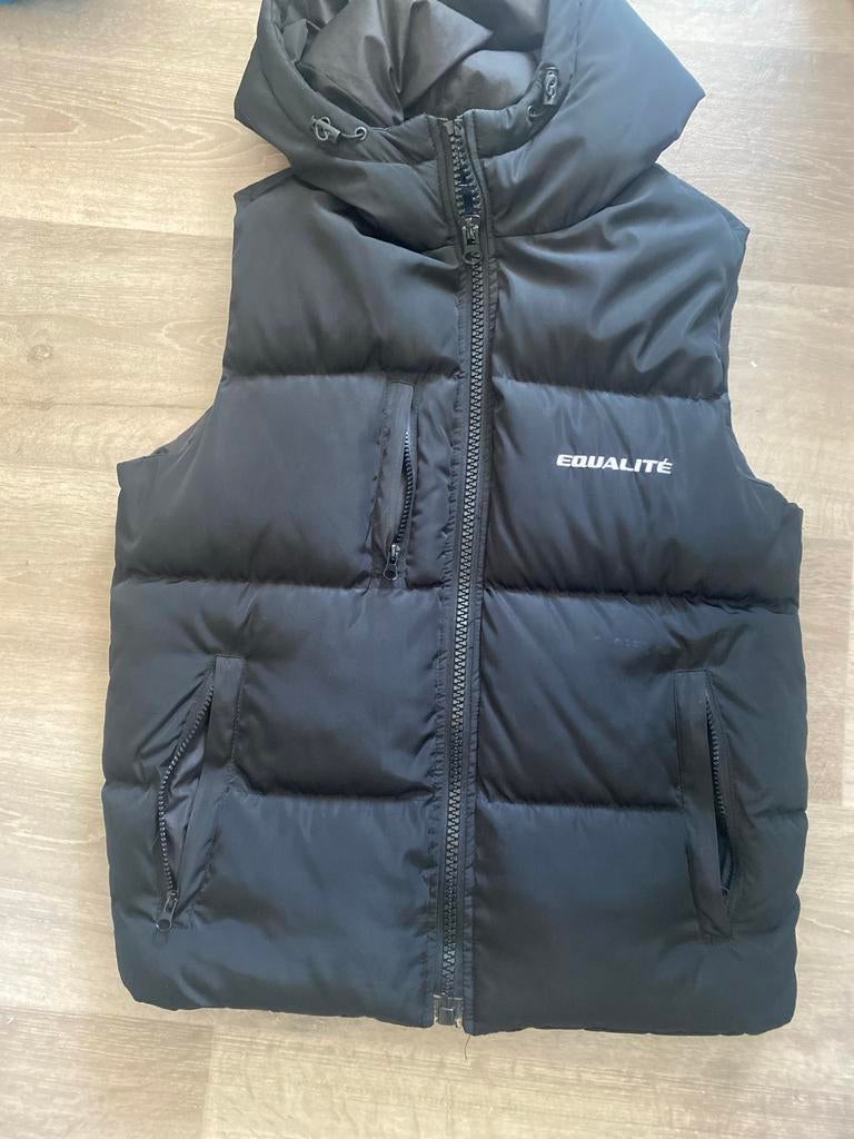 EQUALITÉ Bodywarmer Zwart met Capuchon - Maat XS, Kleding | Heren, Bodywarmers, Ophalen of Verzenden, Zo goed als nieuw
