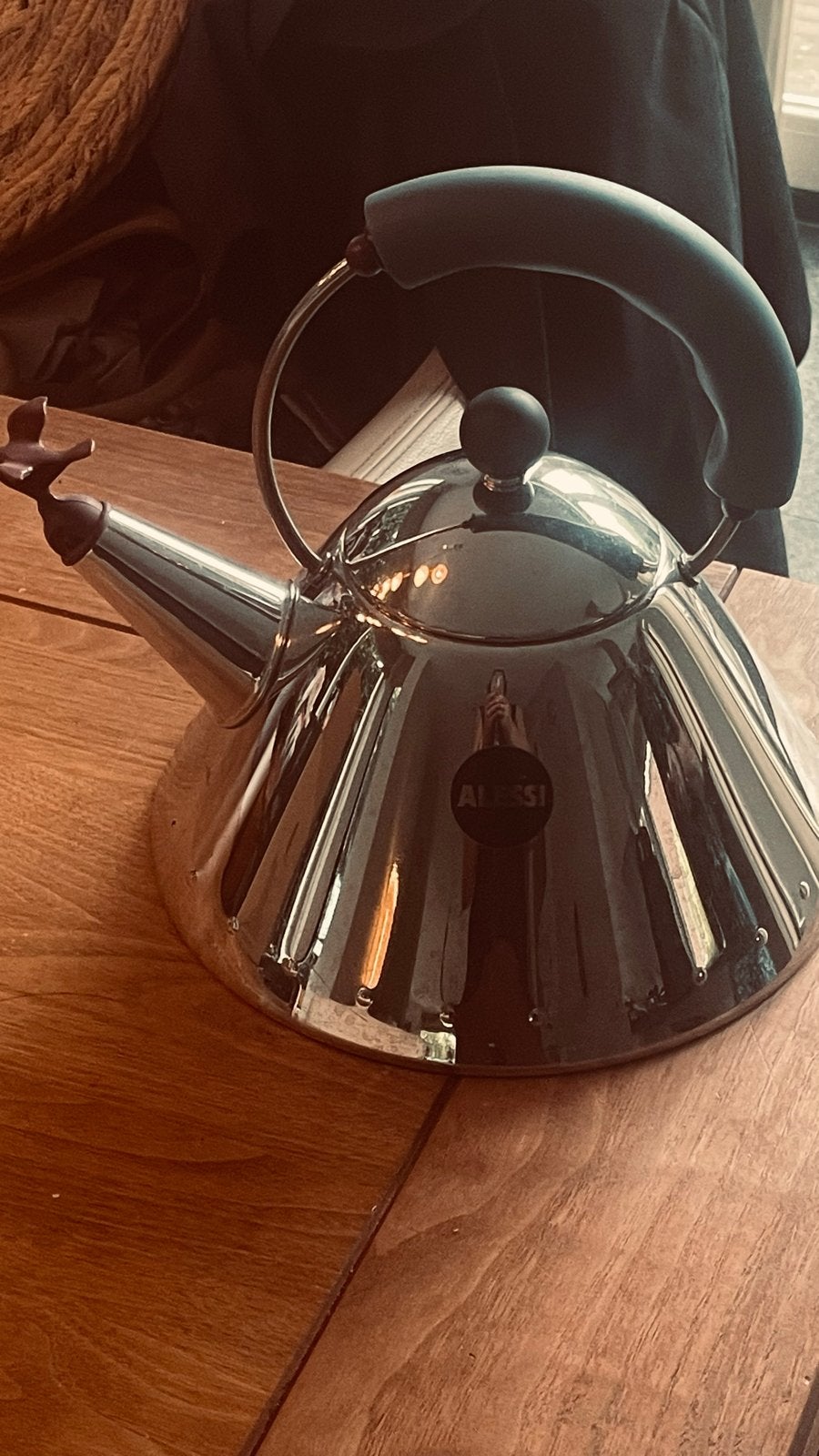 Alessi fluitketel met vogel - designklassieker, Theepot/fluitketel, Gebruikt, Zilver, Ophalen of Verzenden