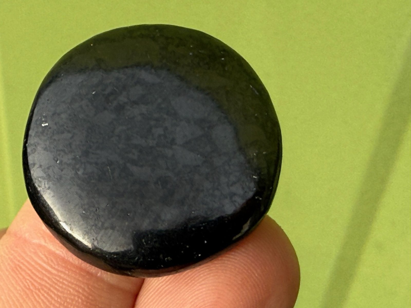 Shungite shungiet palmsteen handsteen, Verzamelen, Mineralen en Fossielen, Ophalen of Verzenden, Mineraal