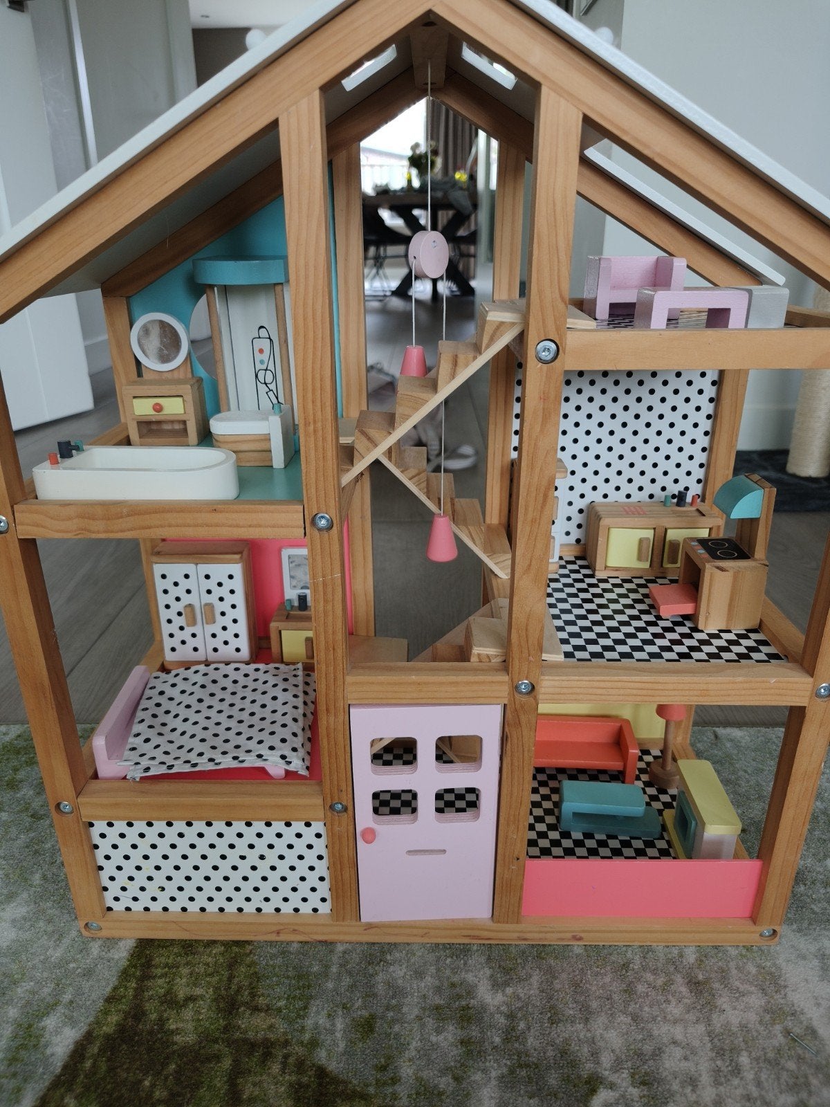 Houten poppenhuis met meubels en accessoires, Ophalen