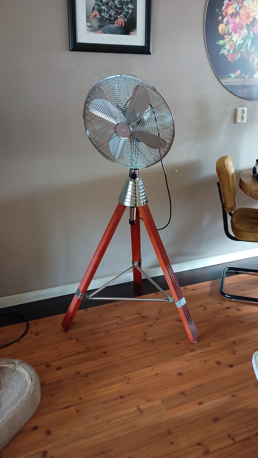 Mooie en goed werkende ventilator op statief, Witgoed en Apparatuur, Ophalen, Zo goed als nieuw, Statiefventilator