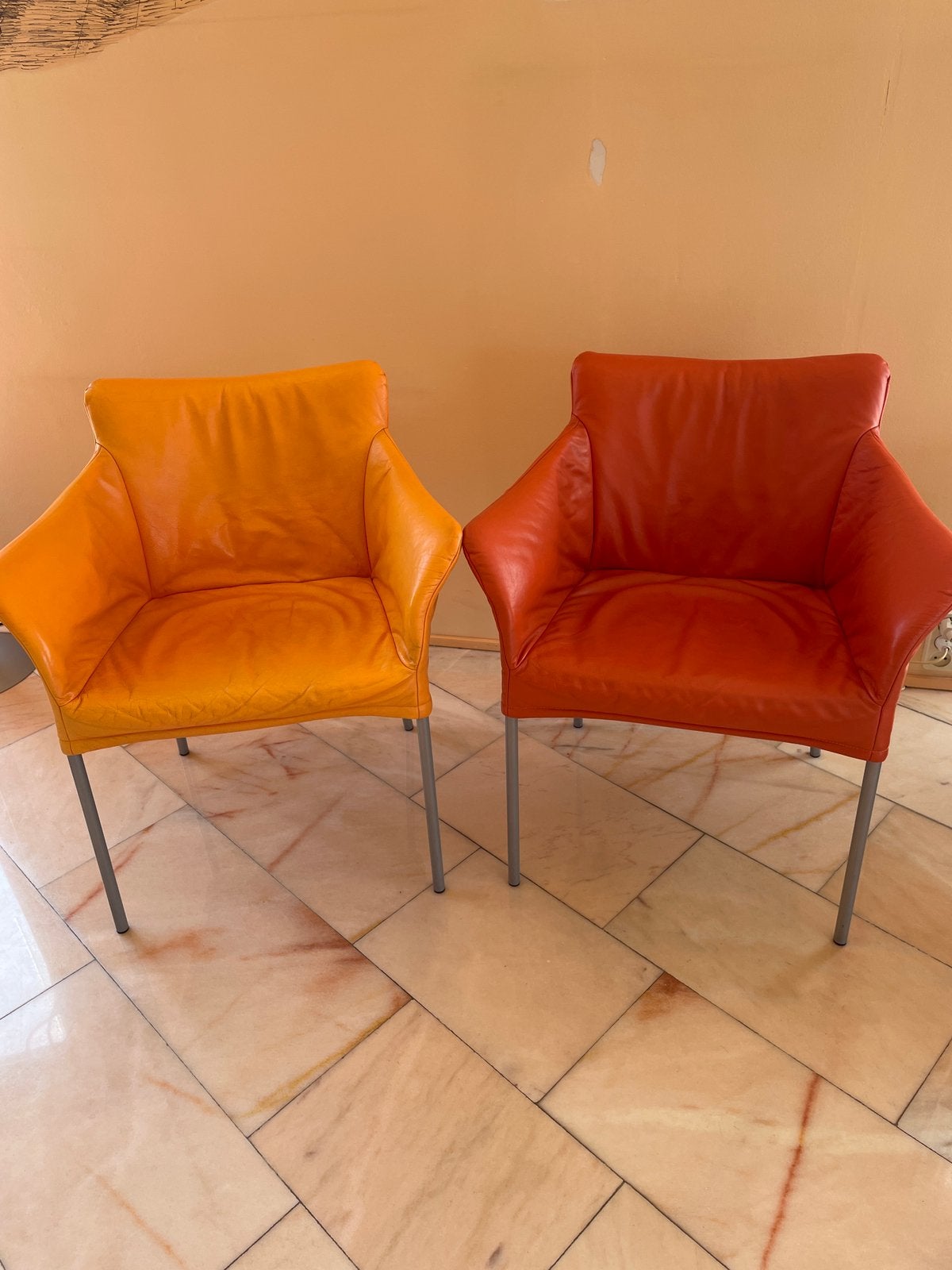 2 oranje stoeltjes leer retro totaal €160, Huis en Inrichting, Stoelen, Ophalen, Overige kleuren, Leer