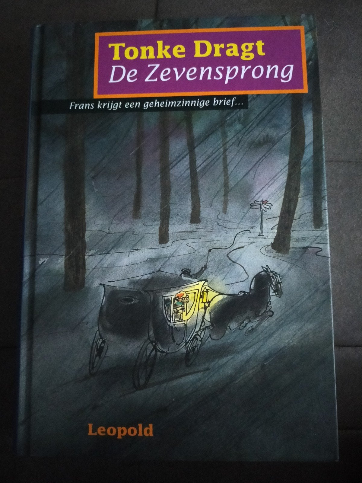 Tonke Dragt - De Zevensprong (Hardcover), Ophalen of Verzenden, Zo goed als nieuw, Tonke Dragt, Fictie algemeen
