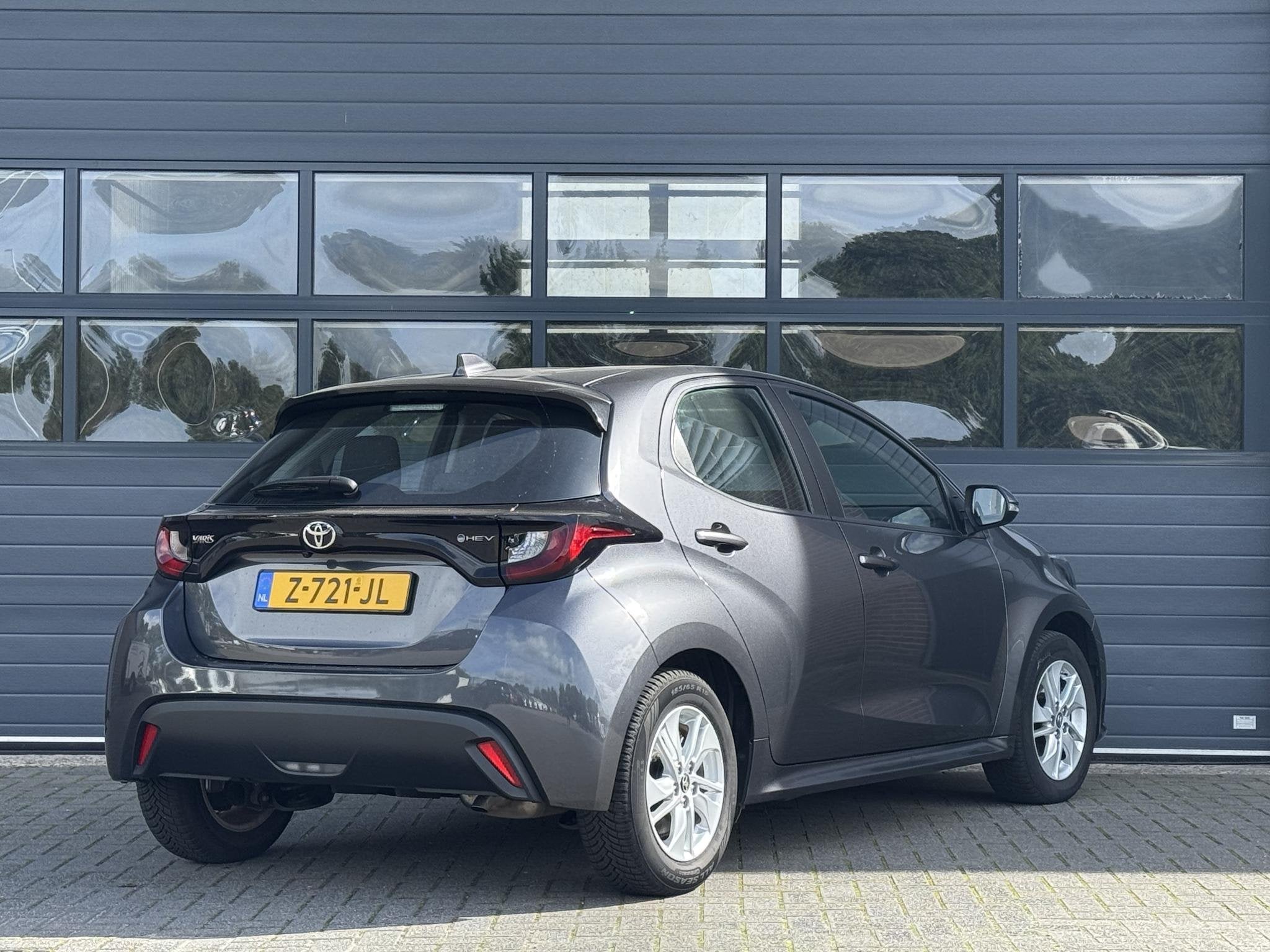 TOYOTA YARIS 1.5 HYBRID 115 ACTIVE I AUTOMAAT I APPLE CARPLA, Auto's, Gebruikt, Met garantie (alle), 49 €/maand, Bedrijf