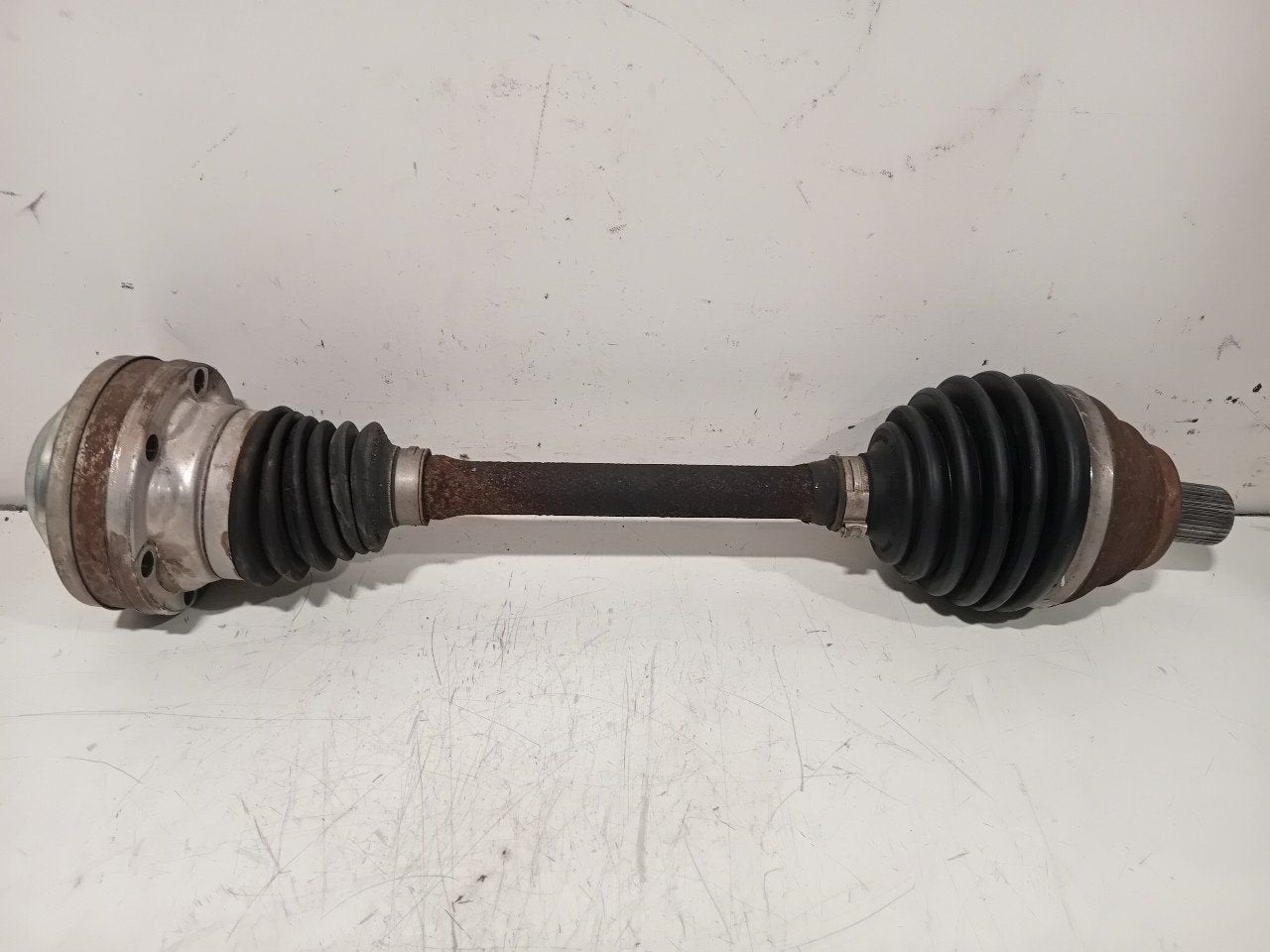 Aandrijfas links voor Skoda Superb, Onderdelen@venauto.nl, Van der Ven Autorecycling B.V., Gebruikt, Ettenseweg 76, 4706 PB Roosendaal, The Netherlands