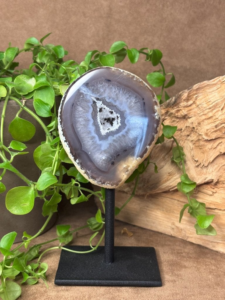 Agaat geode op standaard met kwarts kristallen, Ophalen of Verzenden, Mineraal