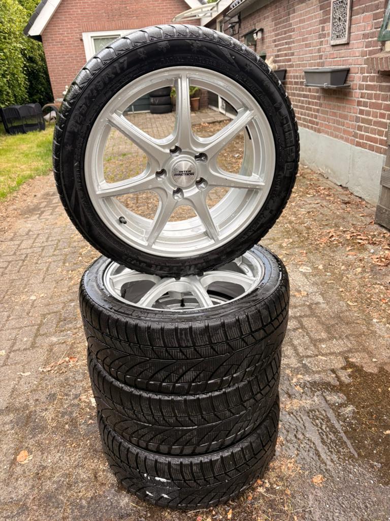 Nette 17 inch set inter action 225/45 R17, Auto-onderdelen, Banden en Velgen, Ophalen, Gebruikt, Banden en Velgen, 17 inch