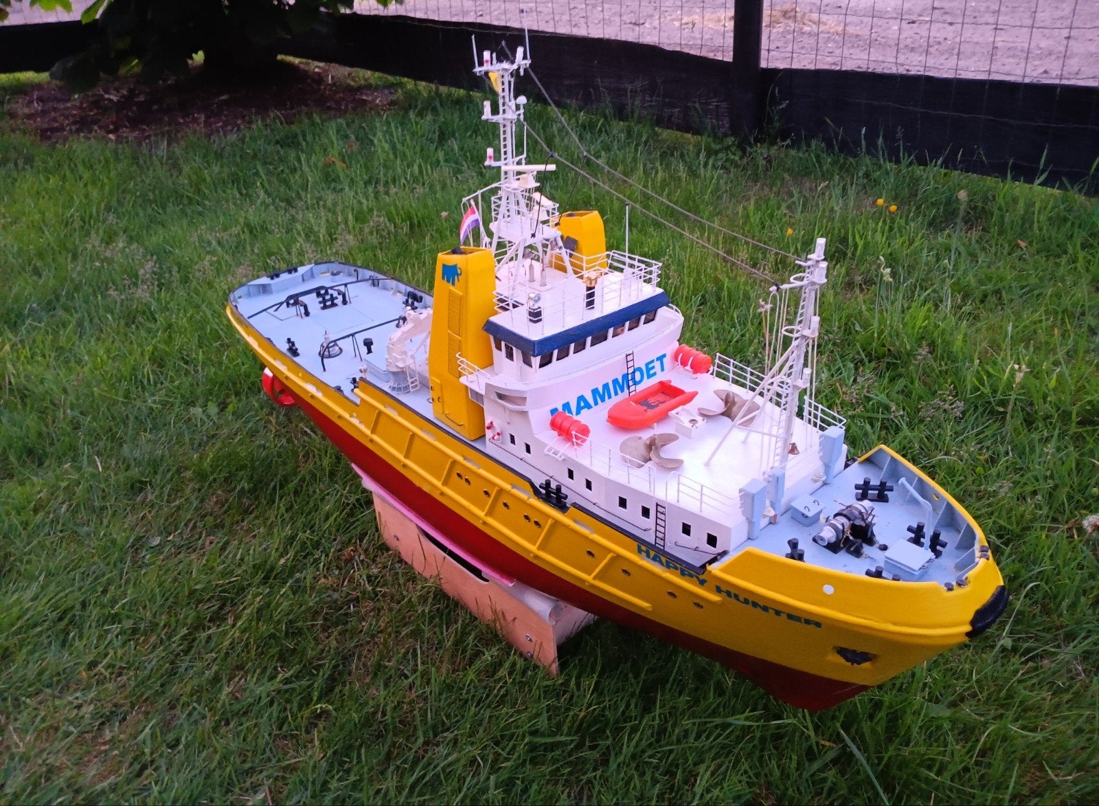Prachtig Happy Hunter sleepboot, rc varend, Ophalen