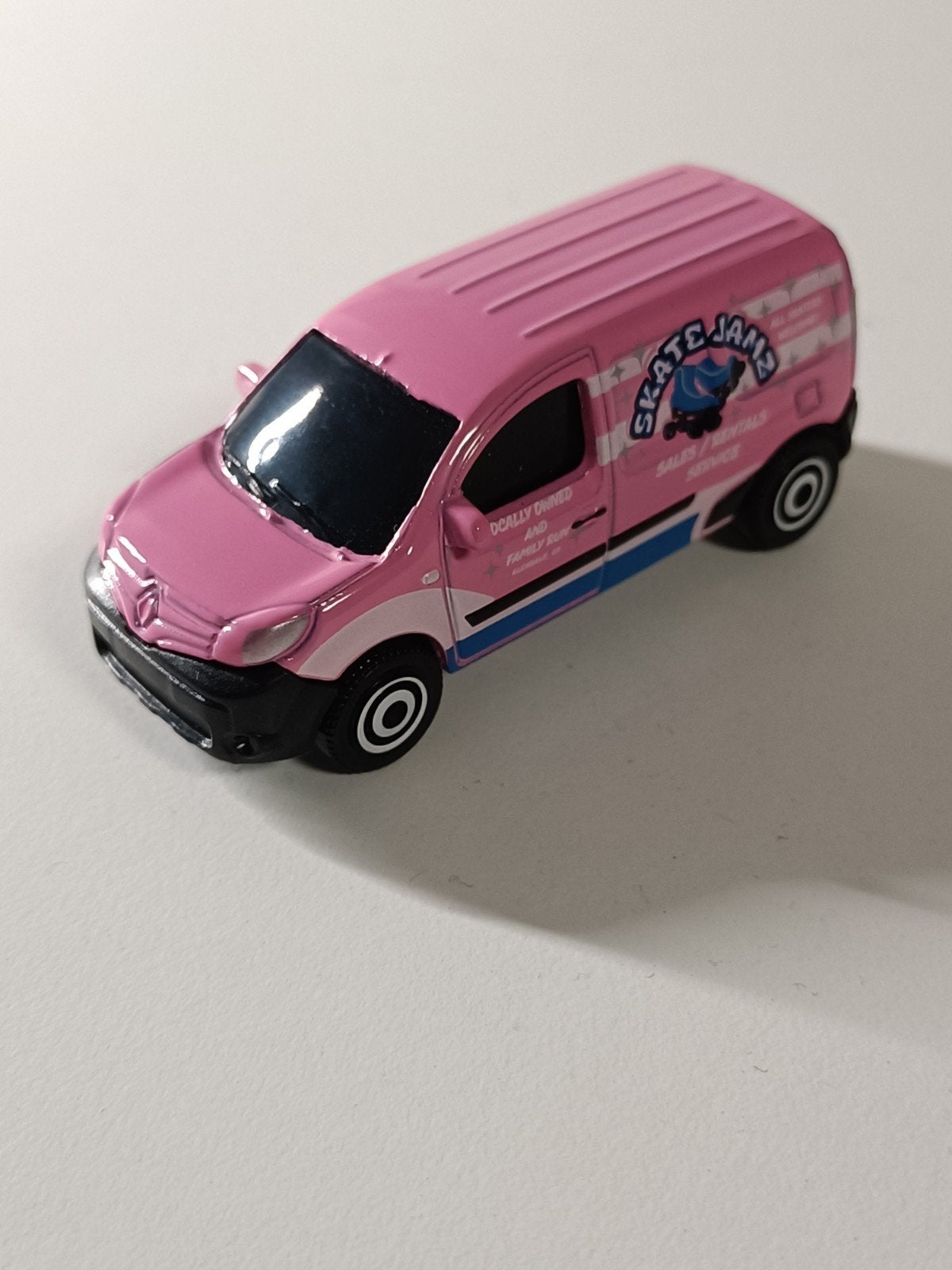 Matchbox Renault Kangoo "Skate Jams" Roze Speelgoedauto, Ophalen of Verzenden, Zo goed als nieuw, Overige typen