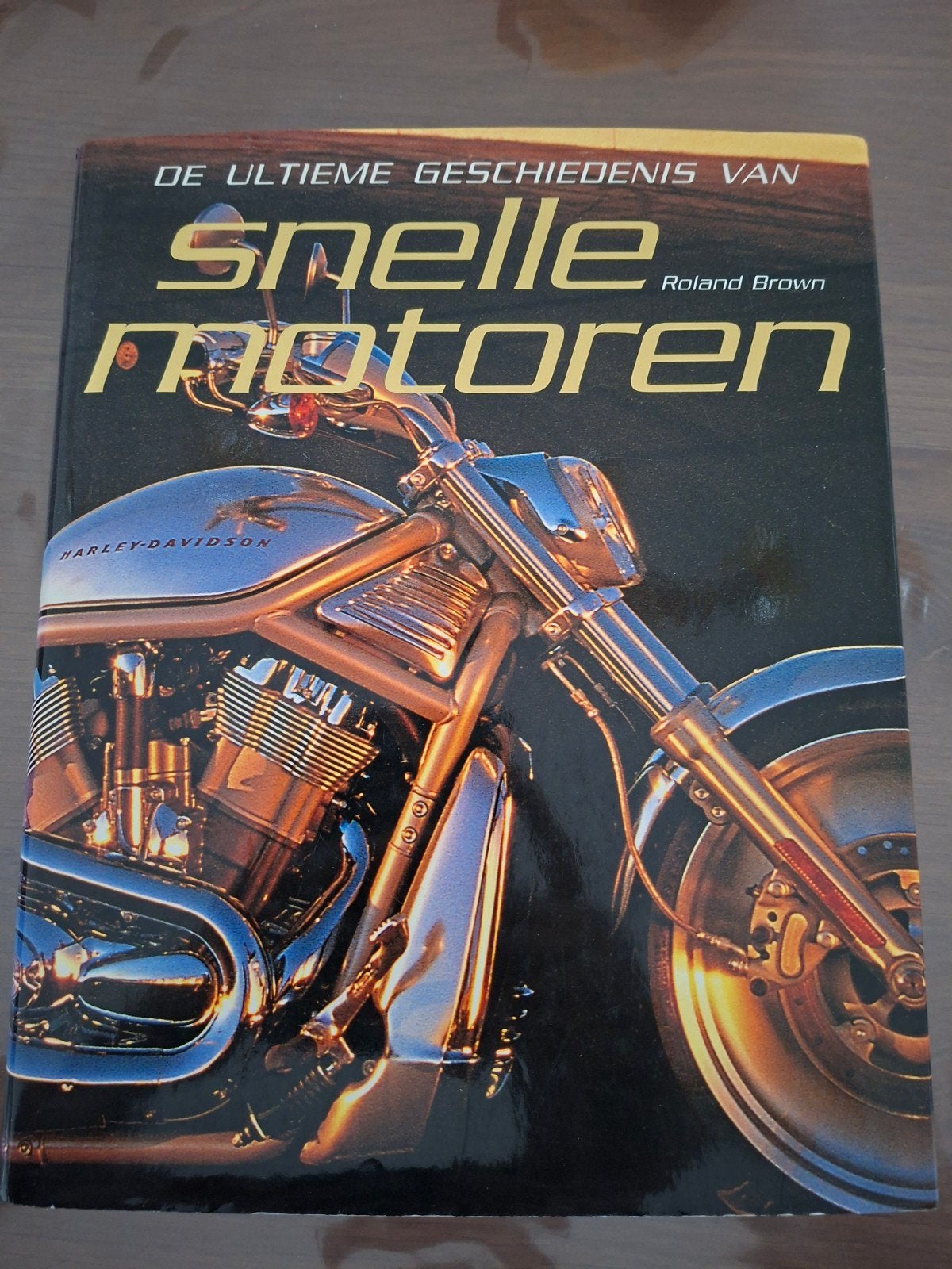 De Ultieme Geschiedenis van Snelle Motoren - Roland Brown, Ophalen of Verzenden, Gelezen, Roland Brown, Algemeen