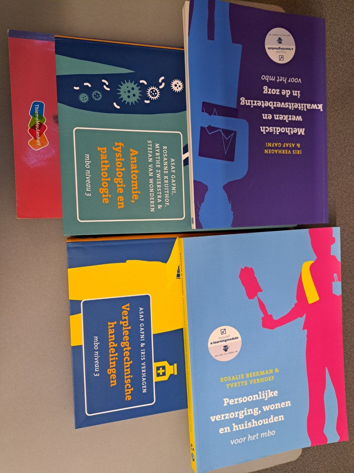 Verzorgende IG studieboeken, Ophalen, Zo goed als nieuw