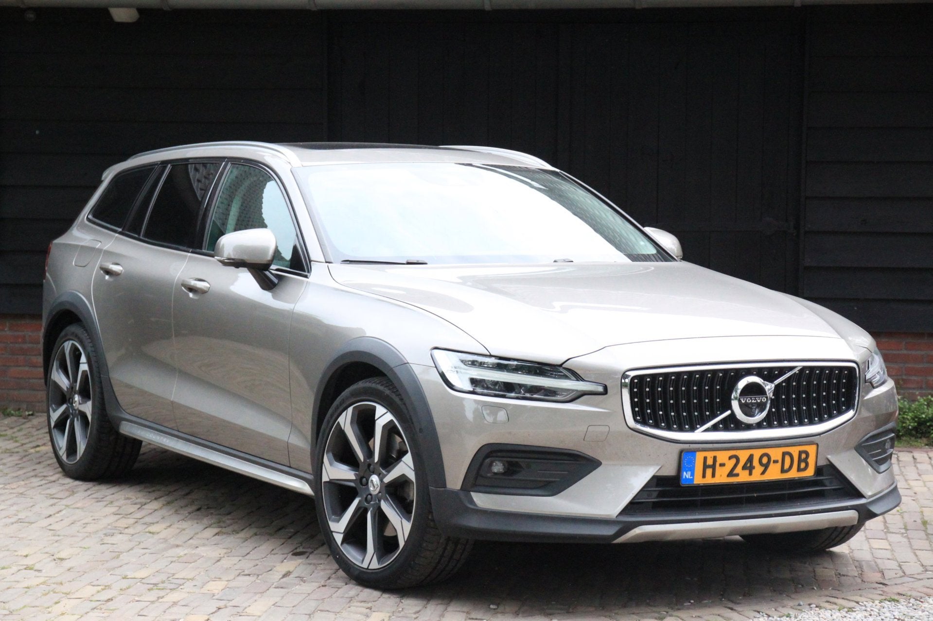Volvo V60 Cross Country 2.0 D4 AWD Intro Edition Panorama-El, Auto's, Automaat, Gebruikt, Diesel, Vierwielaandrijving