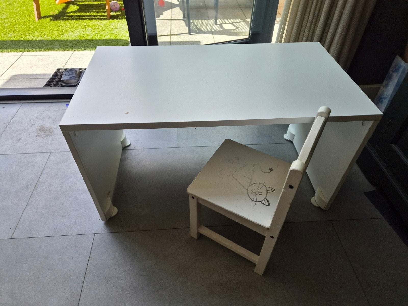 Ikea kinderbureau Stuva/Smastad, Kinderen en Baby's, Kinderkamer | Tafels en Stoelen, Ophalen, Gebruikt, Tafel(s) en Stoel(en)