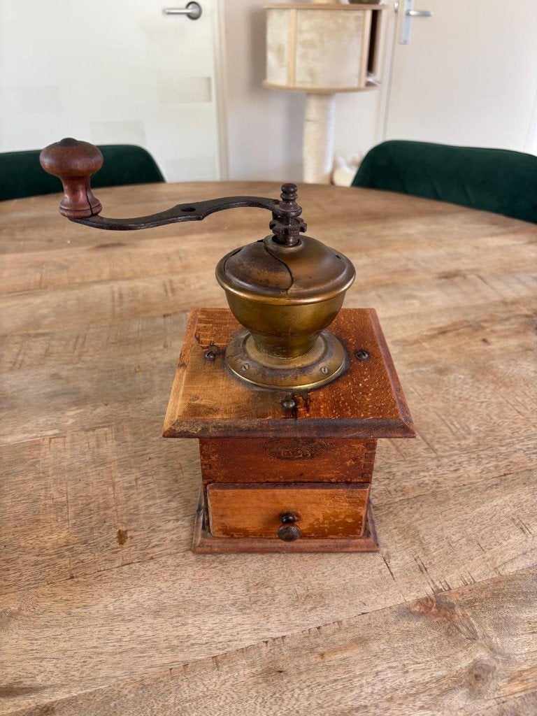 Antieke koffiemolen - Houten en messing handmolen, Antiek en Kunst, Antiek | Keukenbenodigdheden, Ophalen of Verzenden