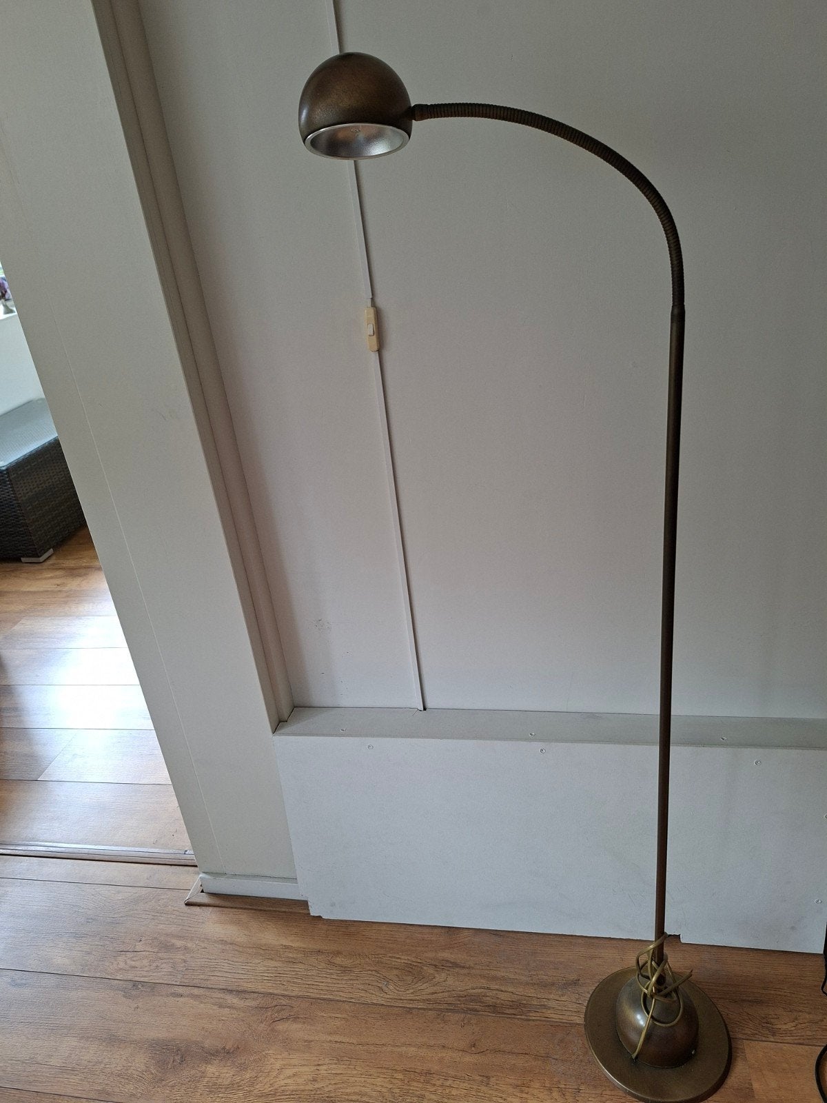 Vintage messing vloerlamp met flexibele arm, Huis en Inrichting, Lampen | Vloerlampen, Ophalen, Gebruikt, Vintage, Industrieel
