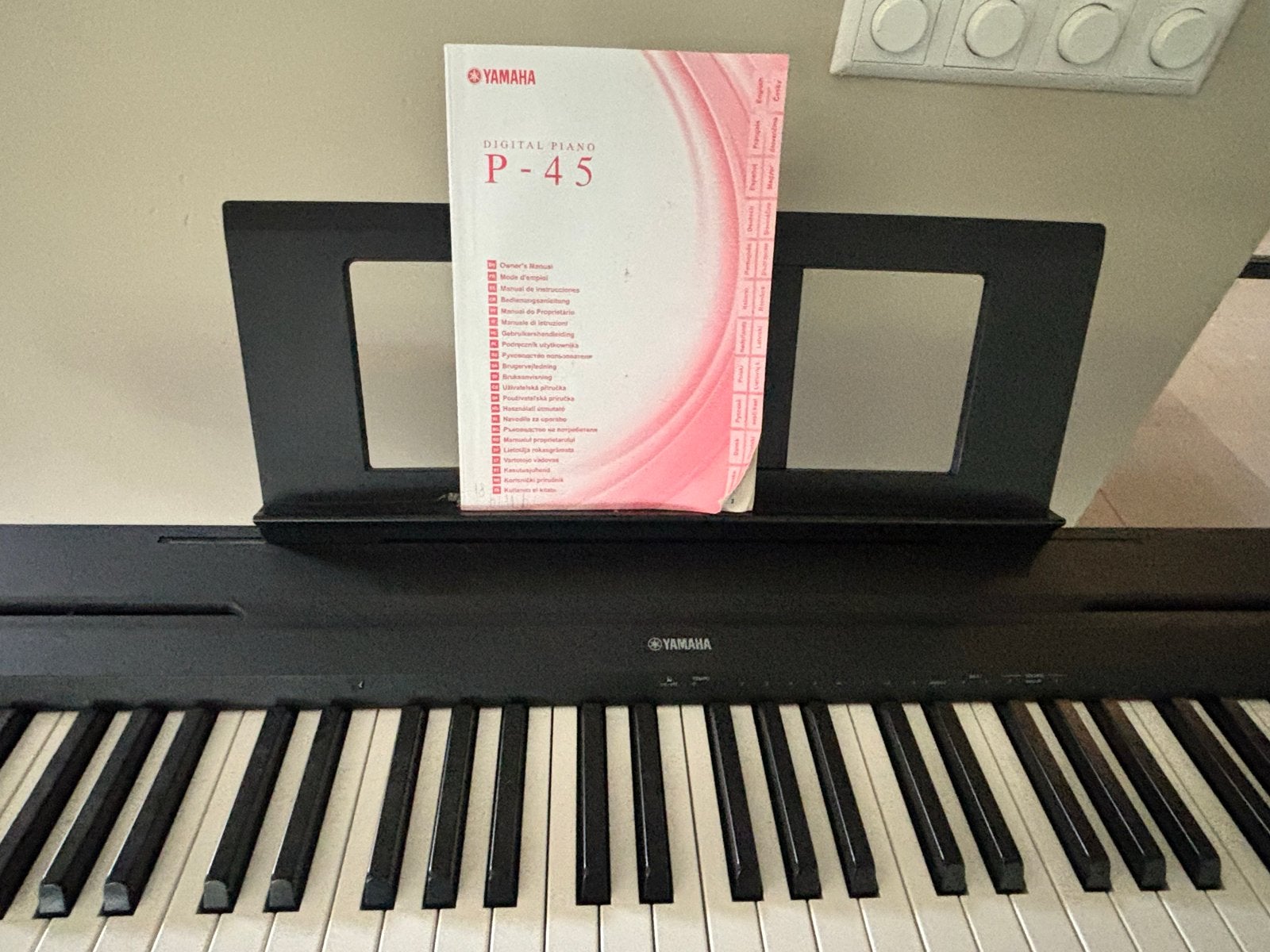 Yamaha Digital Piano P-45 met standaard en pedaal, Ophalen, Zo goed als nieuw