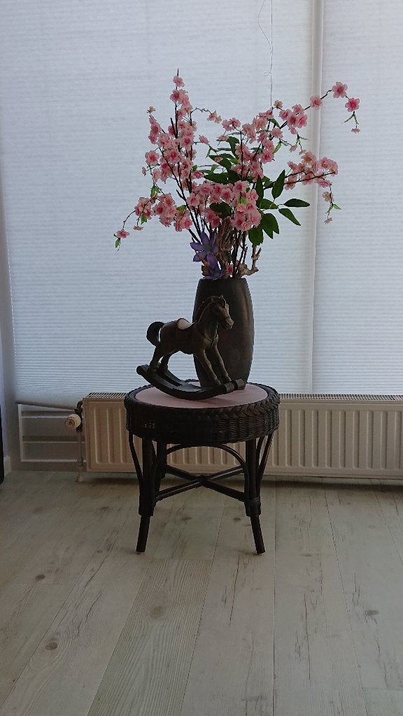 Zwart vintage rotan bijzettafel/tafel met losse glasplaat, Huis en Inrichting, Ophalen, 50 tot 100 cm, Rond, 50 tot 100 cm