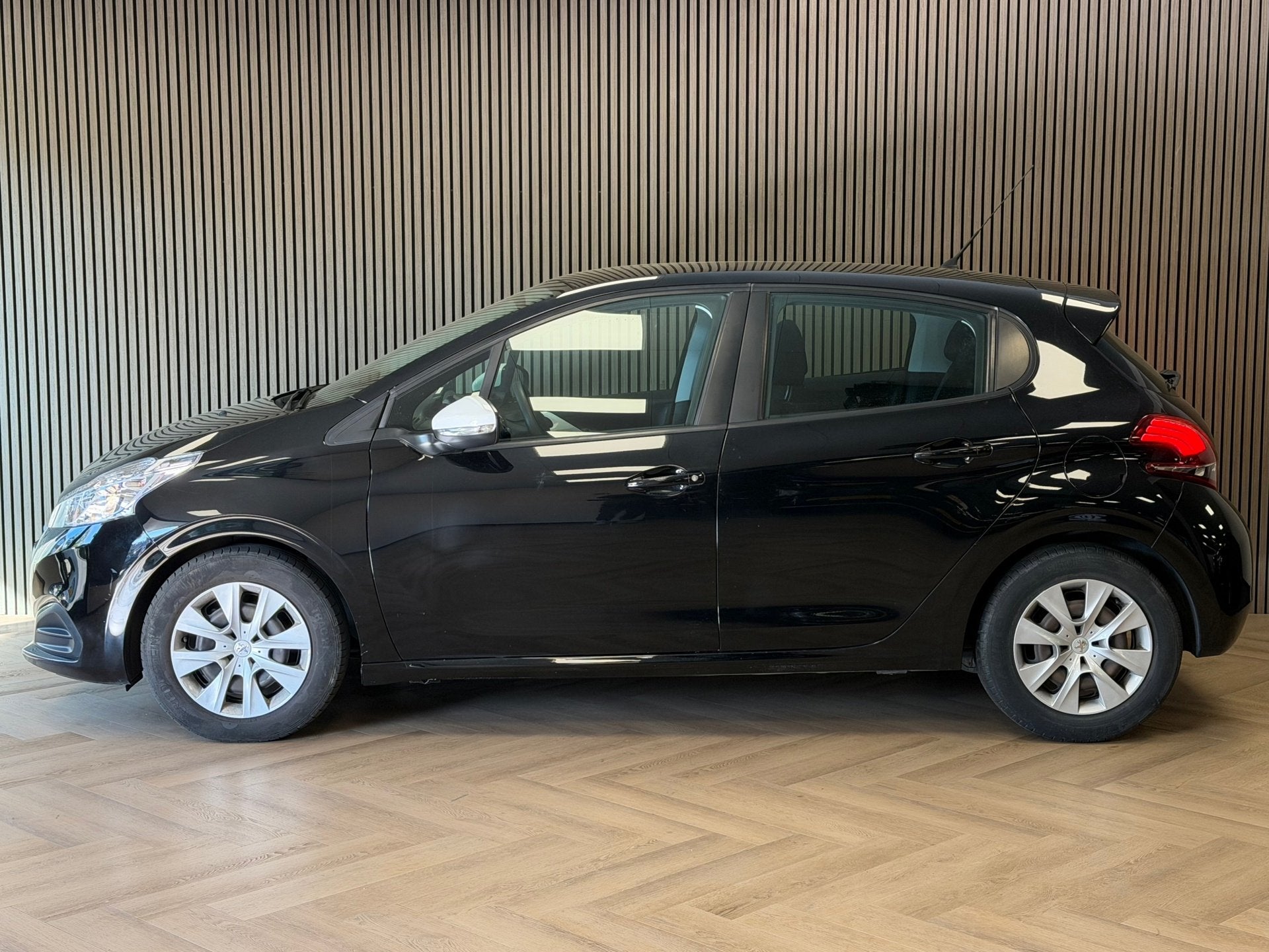 Foto 3 van Peugeot 208 1.2 PureTech Like AIRCO CRUISE BLUETOOTH USB