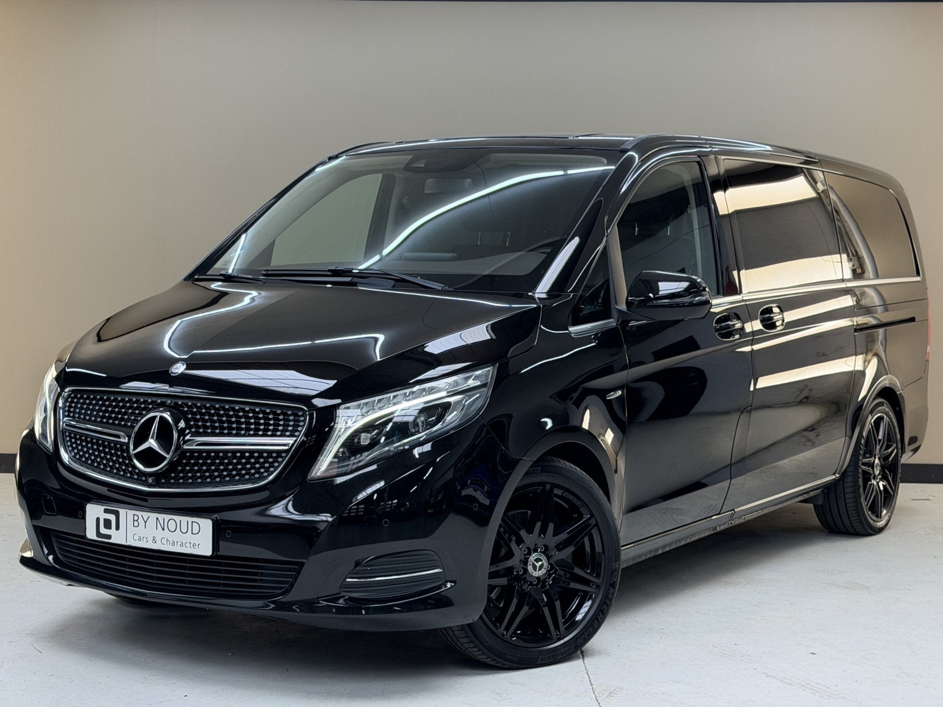 Mercedes-Benz V-Klasse 250d Lang DC Avantgarde Edition, 190P, Auto's, Automaat, Achterwielaandrijving, Gebruikt, Euro 6