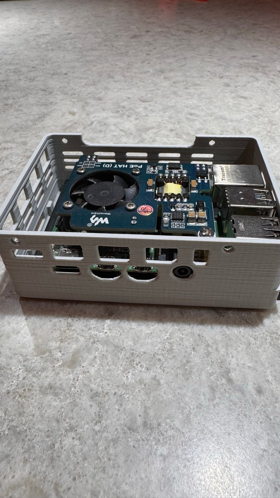 Raspberry Pi 4 4GB met PoE HAT, 128GB SSD & behuizing, Ophalen of Verzenden, Zo goed als nieuw