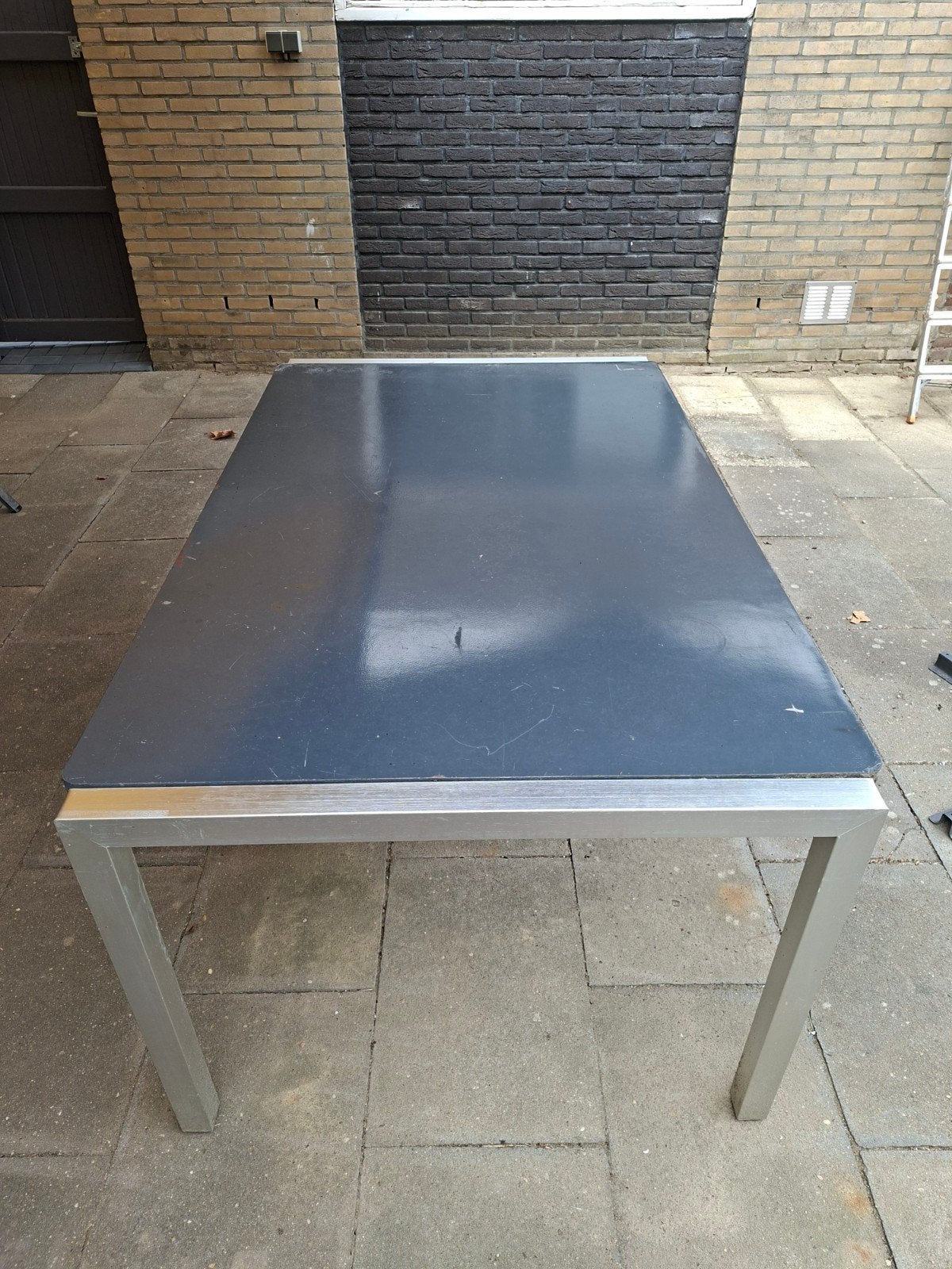 Stevige tuintafel met metalen onderstel, Ophalen, Gebruikt, Rechthoekig, Metaal