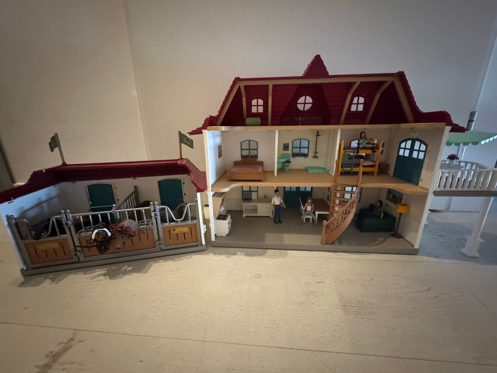 Groot Schleich Paardenhuis met Stal en Accessoires, Ophalen of Verzenden, Zo goed als nieuw, Poppenhuis