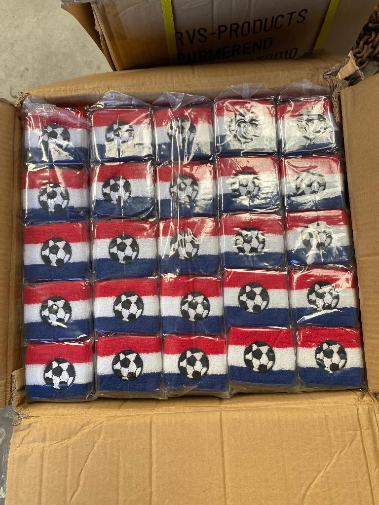 OPKOPER GEZOCHT  wk/ek oranje items  shirts petten enz.enz., Ophalen, Nieuw