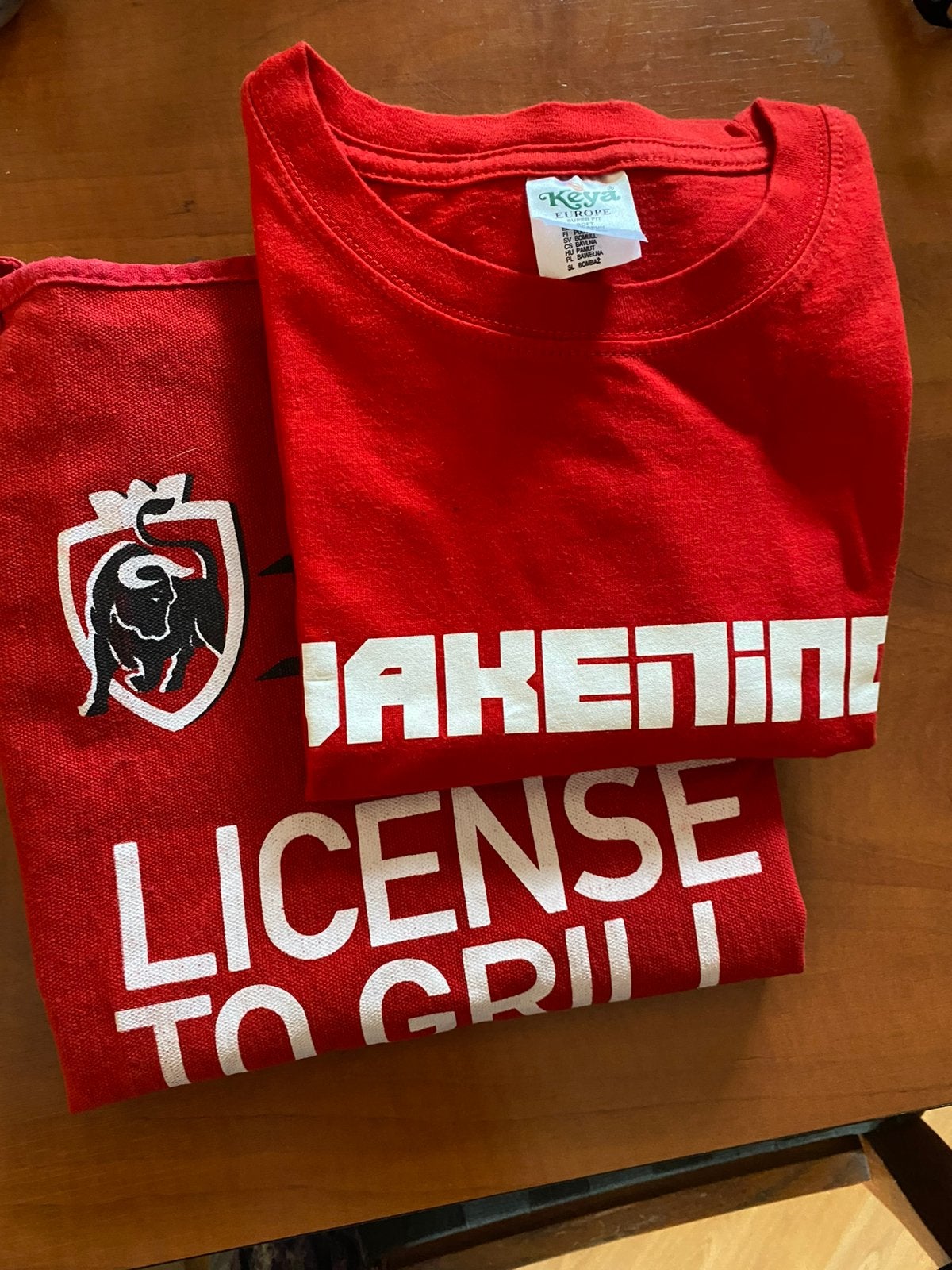 Barbecue Jupiler schort (nr 1) en Tshirt maat S, Ophalen of Verzenden, Nieuw, Kleding, Jupiler