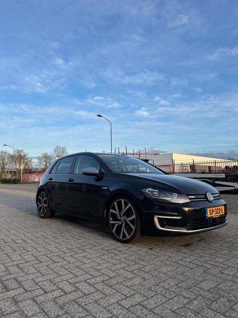 Volkswagen E-golf 136pk 2018 Zwart SOH 90%, Auto's, Volkswagen, Particulier, Golf, ABS, Achteruitrijcamera, Adaptive Cruise Control