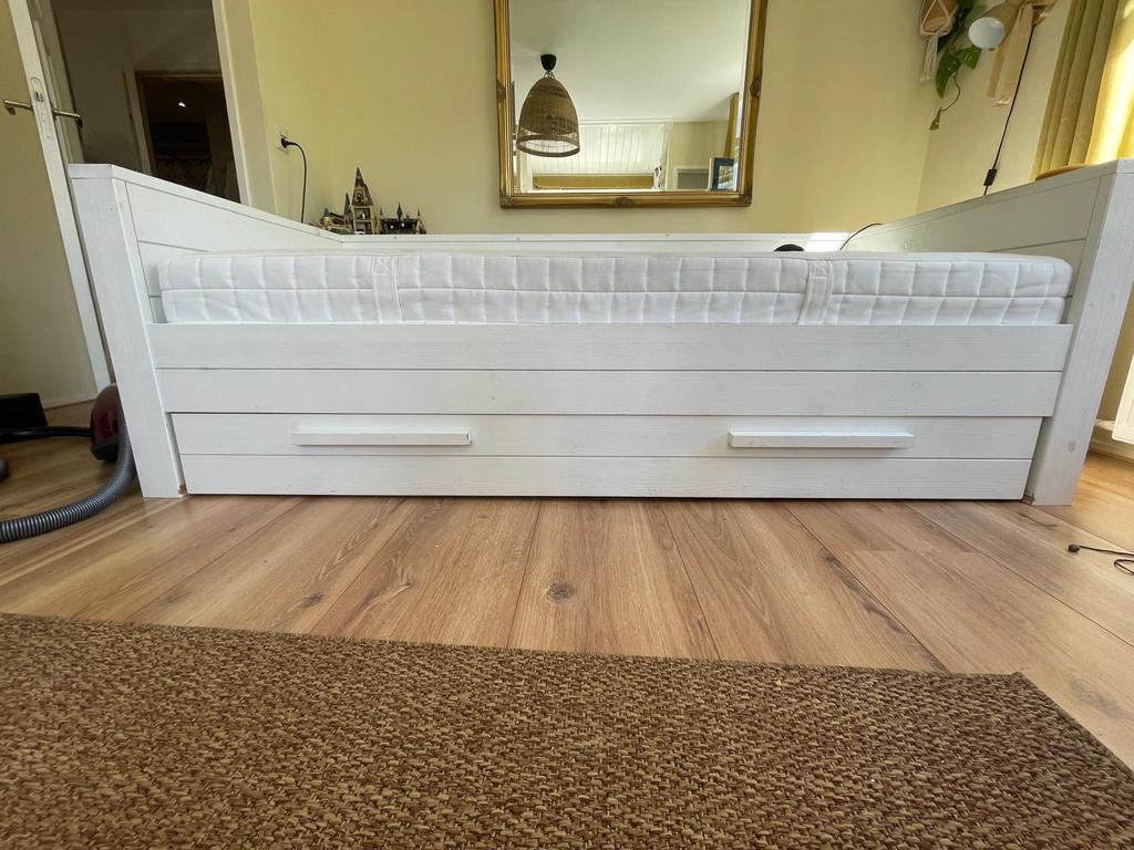Stoer en stevig wit houten bed met opberglade en lattenbodem, Huis en Inrichting, Slaapkamer | Bedden, Ophalen, Gebruikt, 90 cm