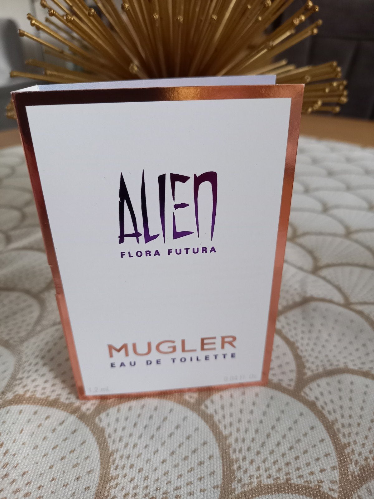 Proefje Alien Flora Futura, Sieraden, Tassen en Uiterlijk, Uiterlijk | Parfum, Ophalen of Verzenden, Nieuw