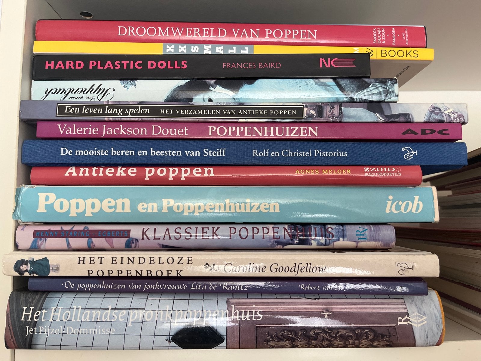 Verzameling boeken over poppen en poppenhuizen, Ophalen of Verzenden, Gelezen, Non-fictie