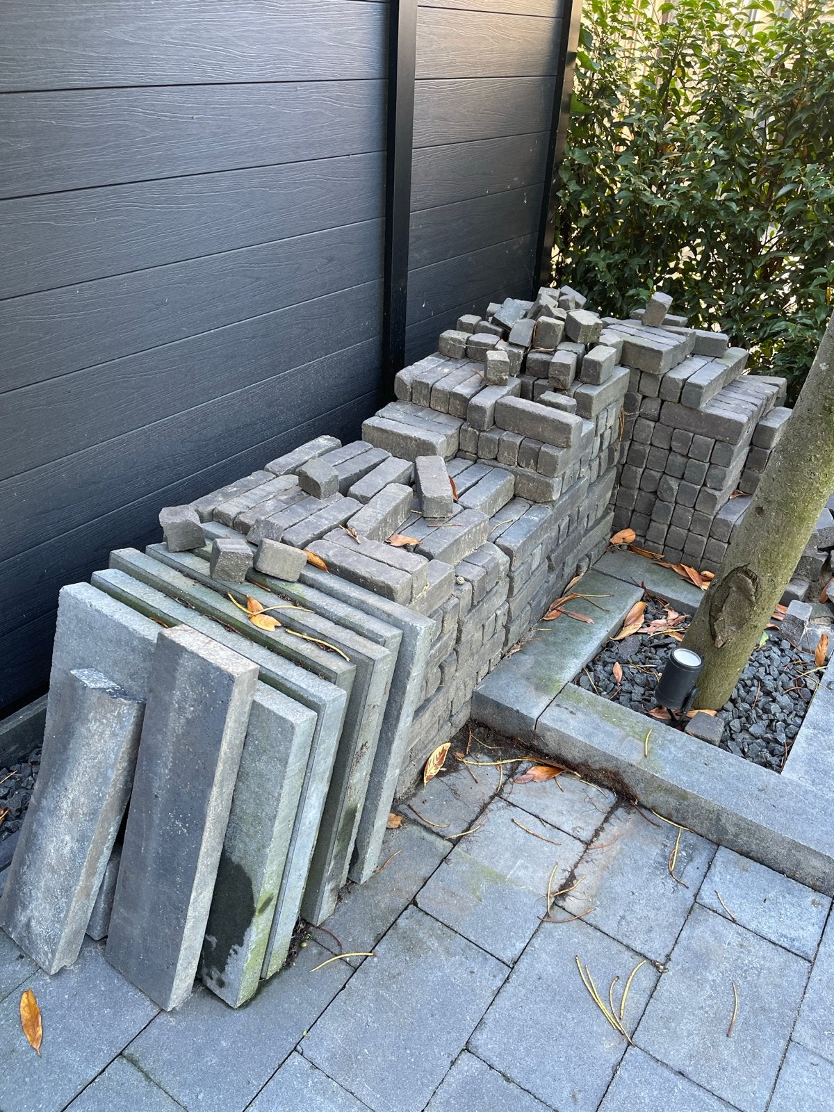 Gebruikte betonnen klinkers en terrastegels, Tuin en Terras, Ophalen, Gebruikt, Klinkers, 10 m² of meer