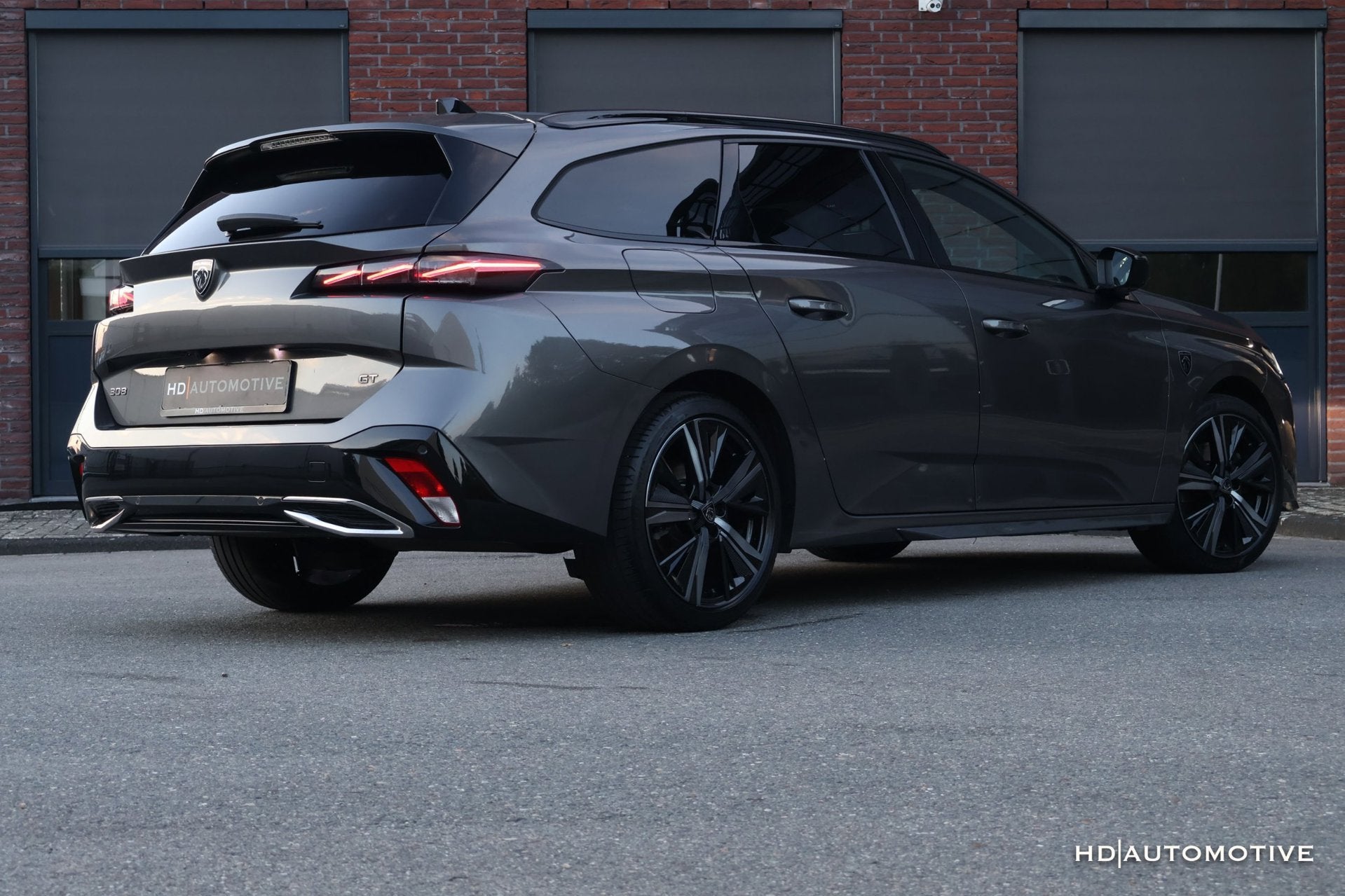 Peugeot 308 SW 1.2 PureTech AUT GT PACK LEDER 360CAM FOCAL, Dealer onderhouden, Gebruikt, Zwart, Leder