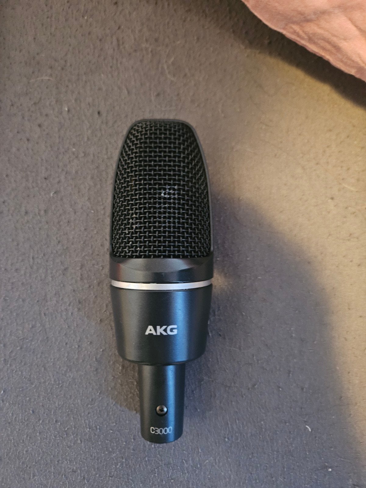 AKG microfoon, Ophalen