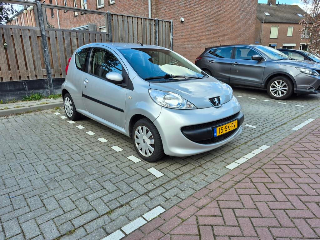 Peugeot 107 1.0 12V 3DR 2006 Grijs, Voorwielaandrijving, 765 kg, 4 stoelen, 68 pk