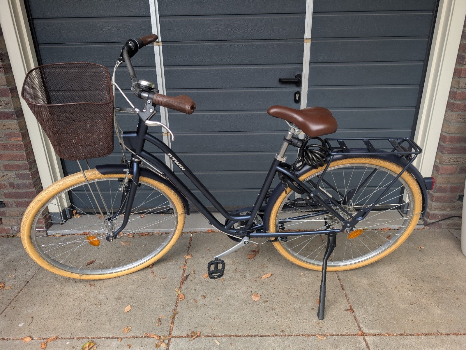 B'Twin Elops 500 M stadsfiets met mandje en bagagedrager, 53 tot 56 cm, Velgrem, Versnellingen, Zo goed als nieuw