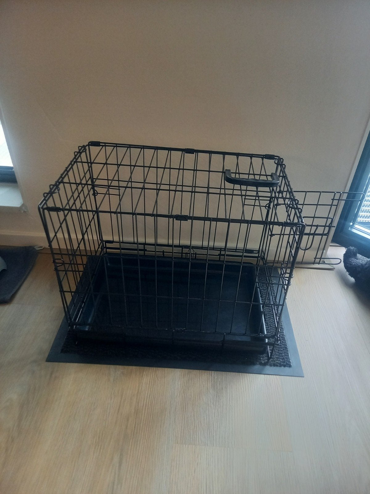 Te Koop honden bench, Ophalen, Zo goed als nieuw, Minder dan 75 cm, Minder dan 65 cm