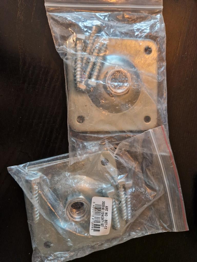 Stelplaat 10x10cm voor poer met moer en schroeven - 2 stuks, Doe-het-zelf en Verbouw, Ophalen of Verzenden, Nieuw, Rvs, Overige typen