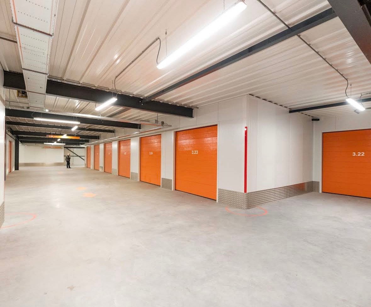Gloednieuwe garagebox 21m² in Gouda | A12 | 24/7 beveiligd, Huizen en Kamers, Garages en Parkeerplaatsen, Zuid-Holland