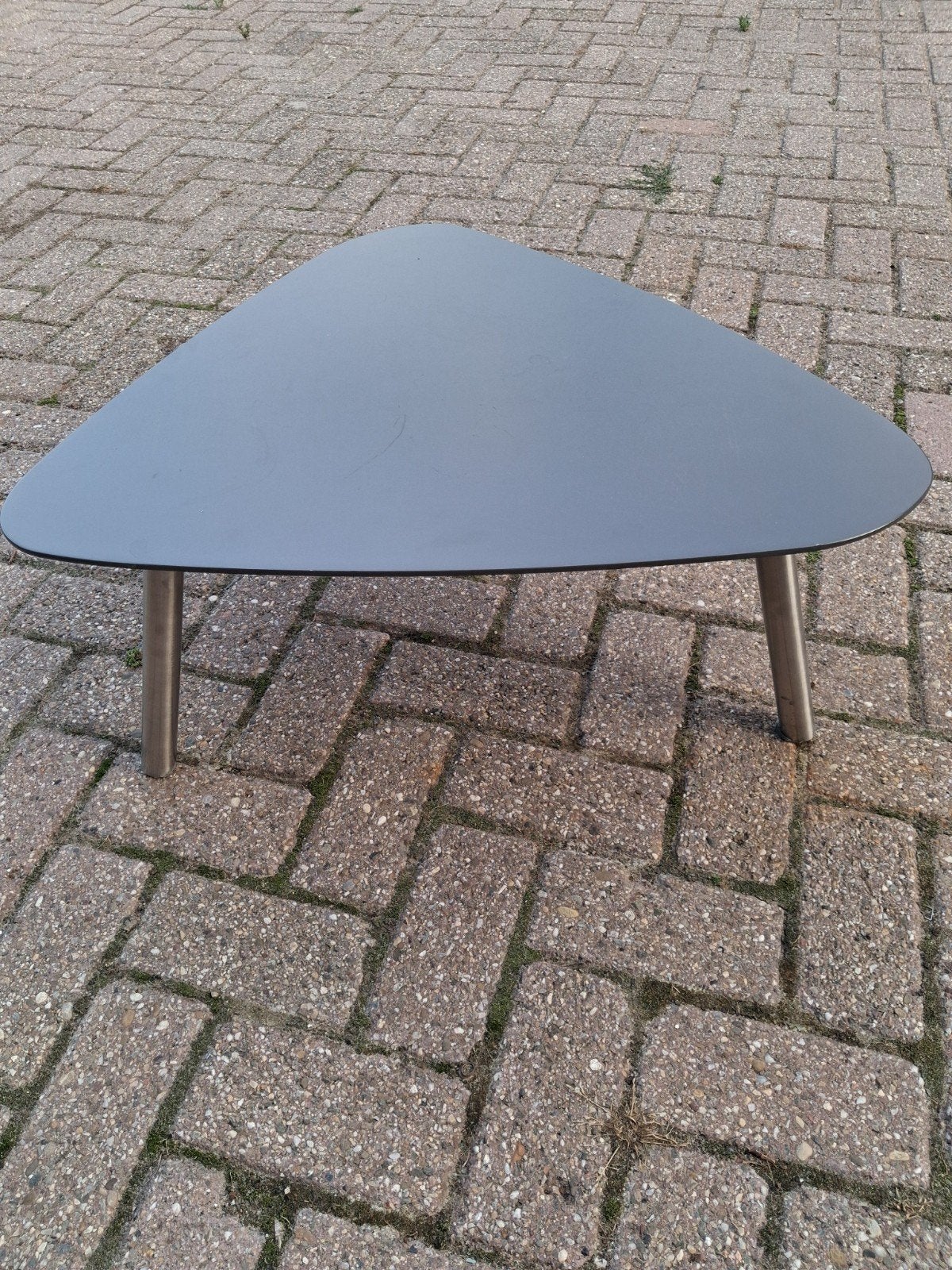 Stijlvolle bijzettafel 70x60 cm - Grijs met metalen poten, Ophalen, Minder dan 45 cm, Gebruikt, Metaal of Aluminium