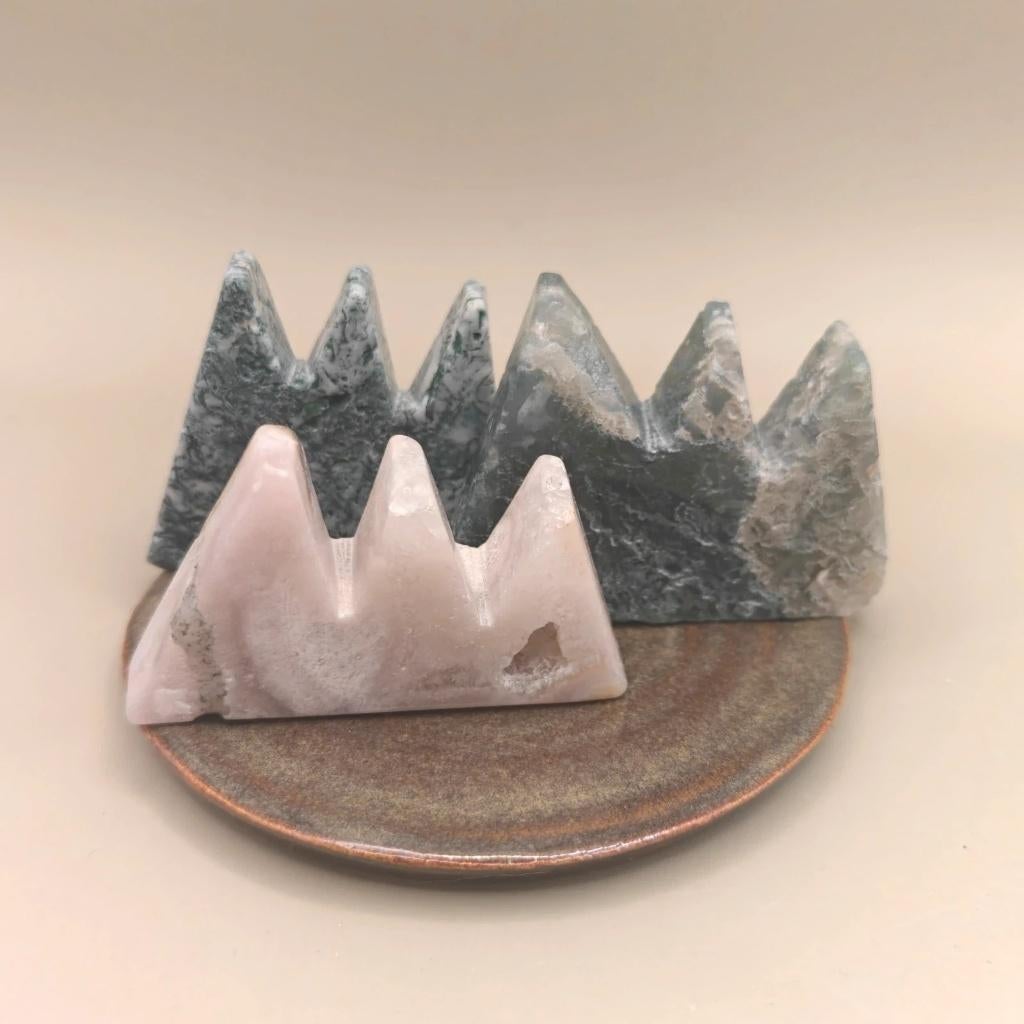Mosagaat & Roze Calciet bergsculpturen, set van 3., Ophalen of Verzenden, Mineraal
