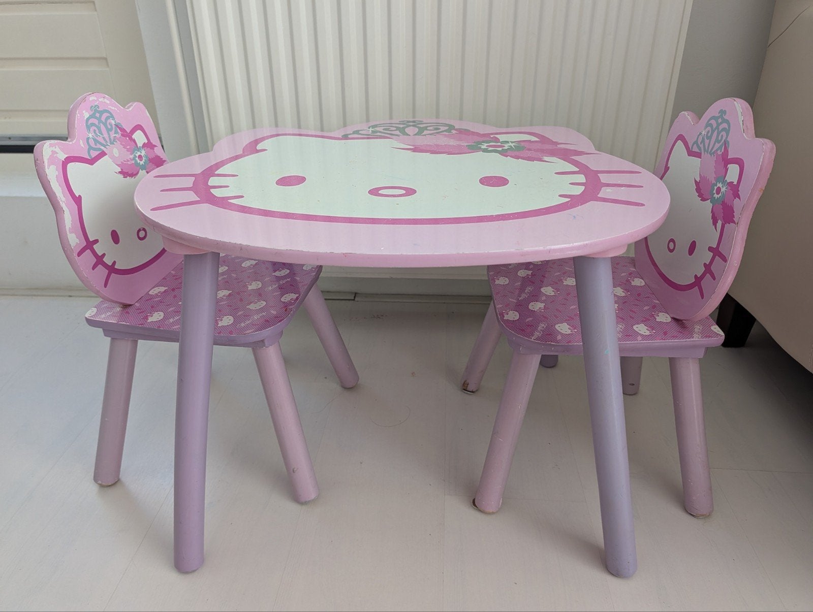 Hello Kitty tafeltje met twee stoelen, Ophalen, Gebruikt, Tafel(s) en Stoel(en)