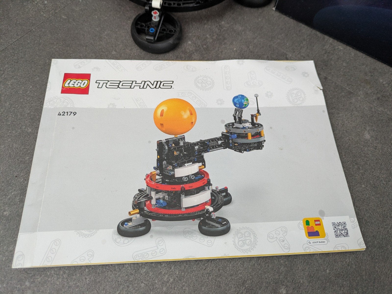 LEGO Technic 42179 Planeet Aarde en Maan in Baan, Ophalen of Verzenden, Zo goed als nieuw, Overige merken