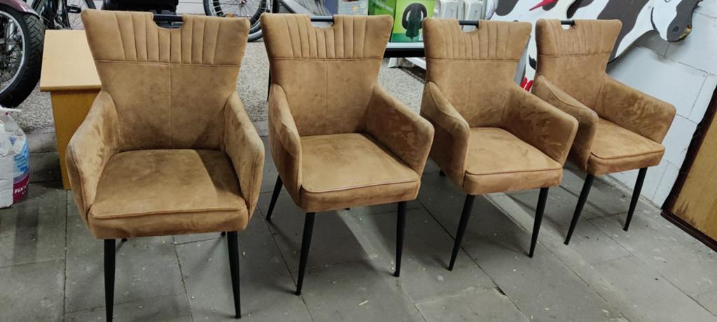 Set van 4 comfortabele eetkamerstoelen - bruin, Huis en Inrichting, Stoelen, Ophalen, Modern, Comfortabel, Gebruikt, Bruin