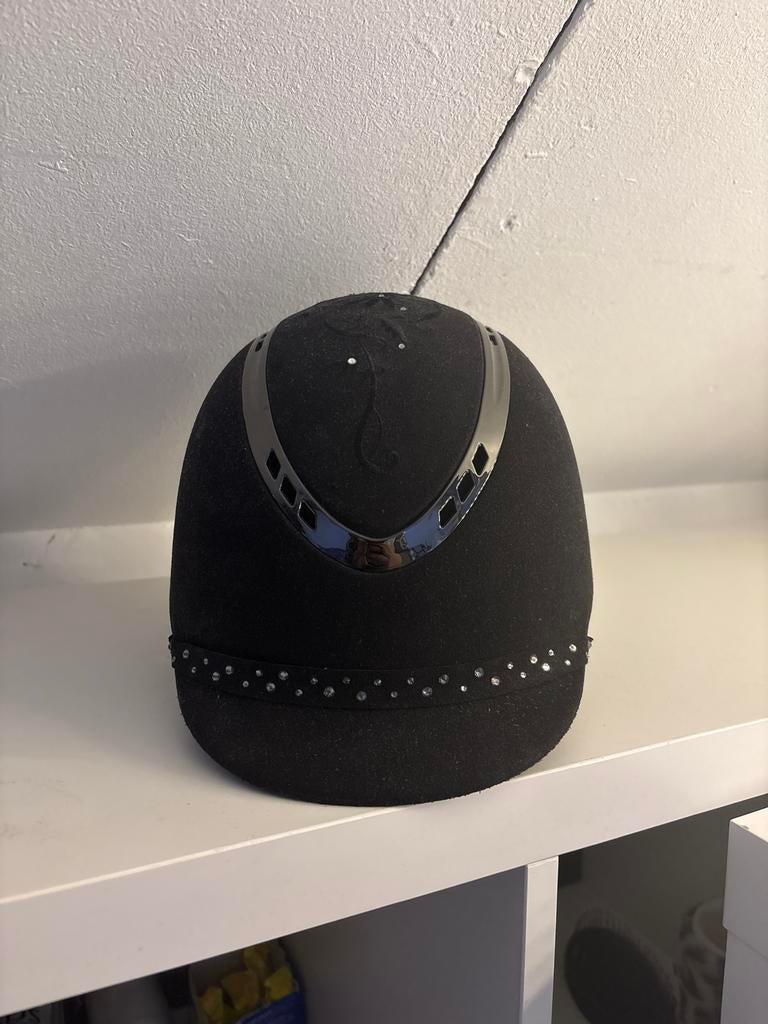QHP paardrijhelm, Dieren en Toebehoren, Paardrijkleding, Ophalen of Verzenden, Zo goed als nieuw, Dressuur, Cap