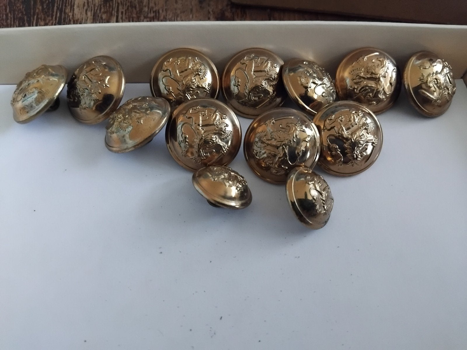 Set van 14 vintage gouden knopen met leeuwenmotief, Onbekend, Ophalen of Verzenden, Gedragen