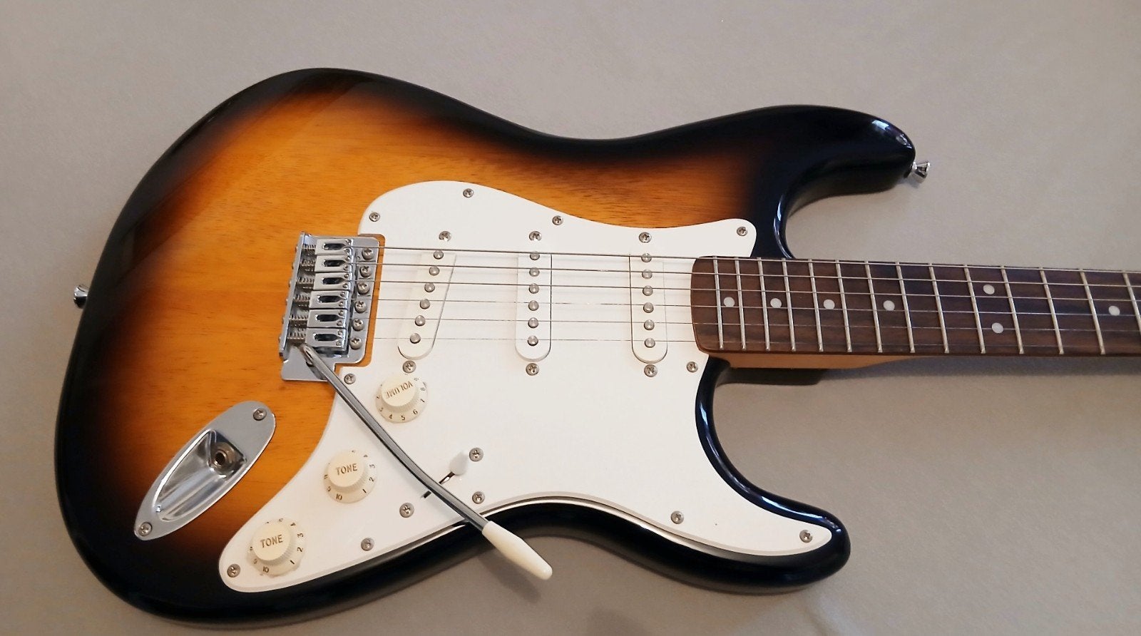 Squier Stratocaster Sunburst elektrische gitaar, Ophalen, Zo goed als nieuw, Solid body, Fender