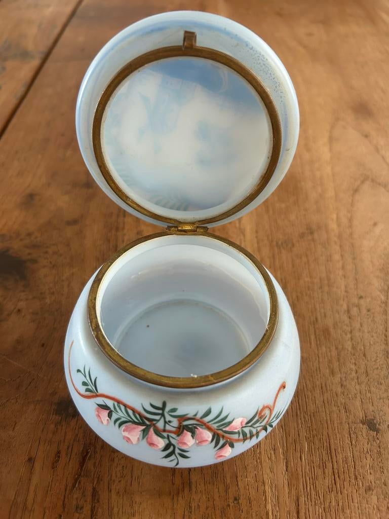Antiek opaline doosje met molen en bloemdecoratie, Ophalen of Verzenden