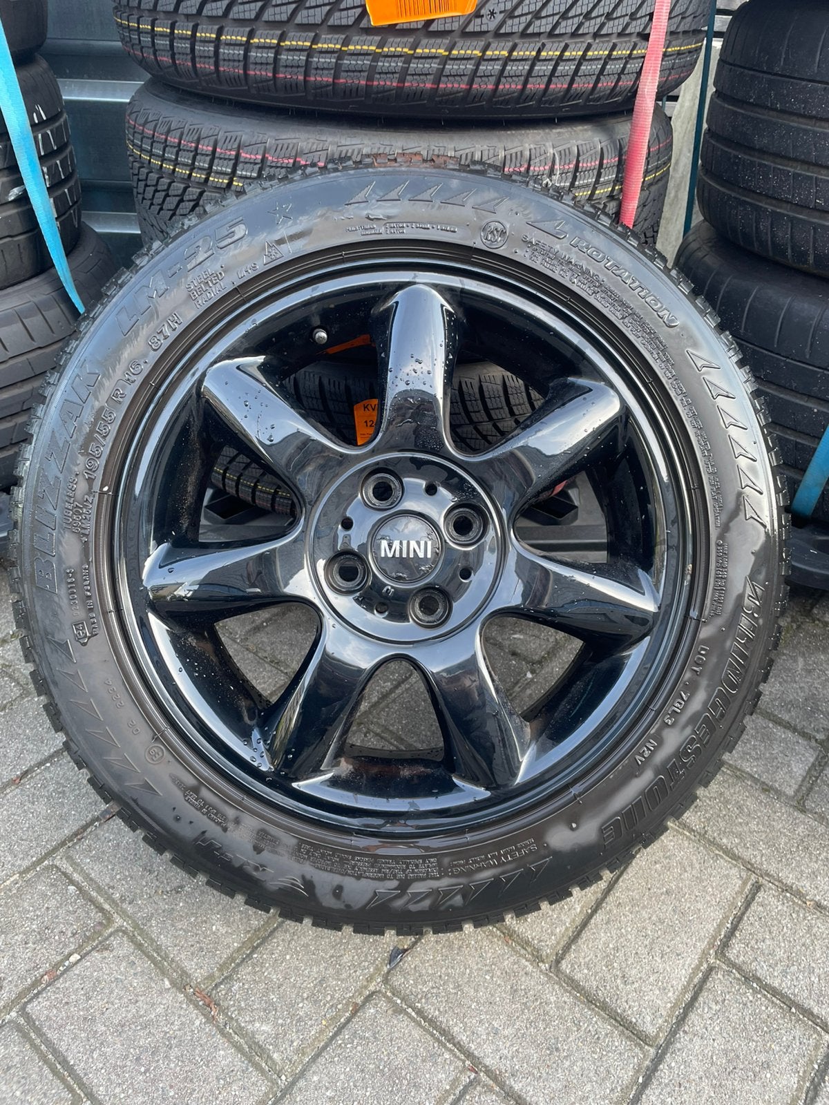 Orginele MINI velgen met winterbanden, Ophalen, Gebruikt, 16 inch, Banden en Velgen